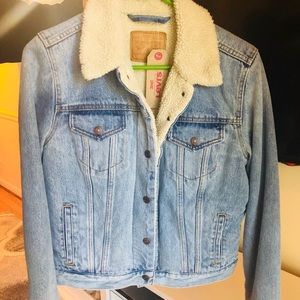 Levi’s sherpa women